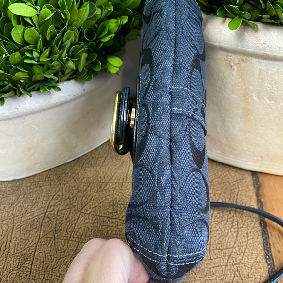 Coach Bleeker Black Signature Canvas Tattersall Lined Clutch Wristlet - Picture 9 of 11